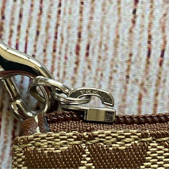 Coach Signature C Pattern Jacquard Canvas Clutch Wristlet - Picture 6 of 9